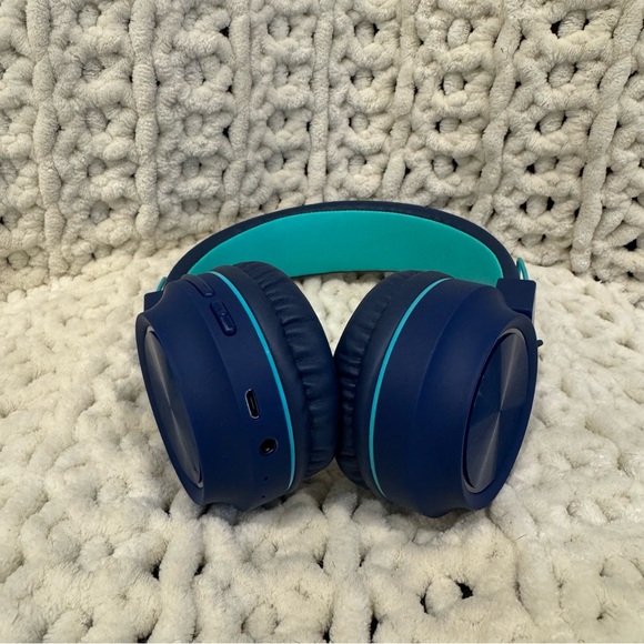 Kids Bluetooth Wireless On Ear Headphones - Picture 5 of 5